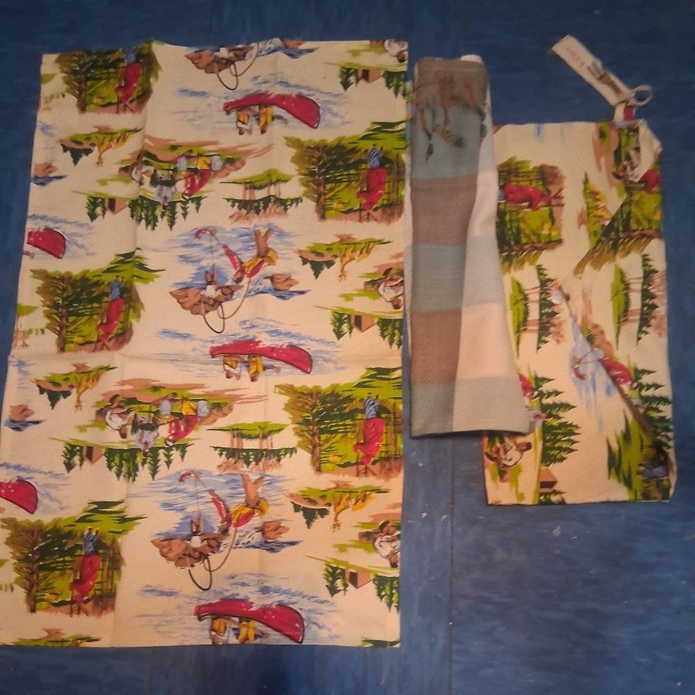 3 PIECE "MODA HOME LINENS" TEA TOWEL, TABLE MAT AND ENVELOPE SHAPED CARRIER.